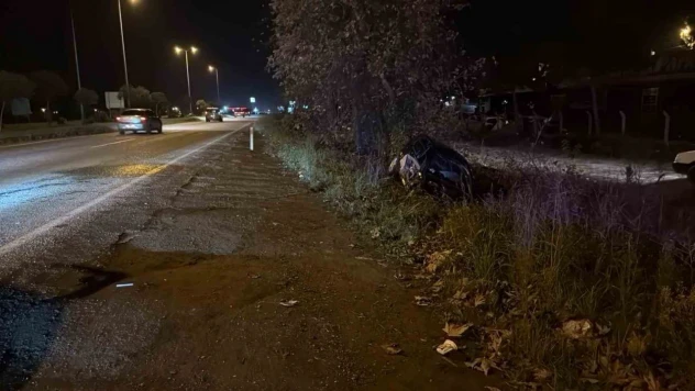 Zonguldak'ta Otomobil Şarampole Uçtu: 2 Yaralı