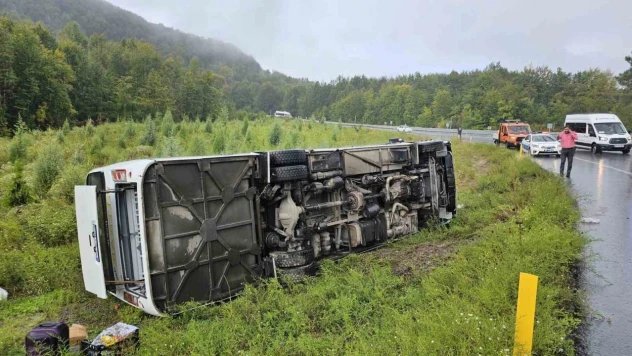 Zonguldak'ta Yolcu Midibüsü Devrildi: 9 Yaralı