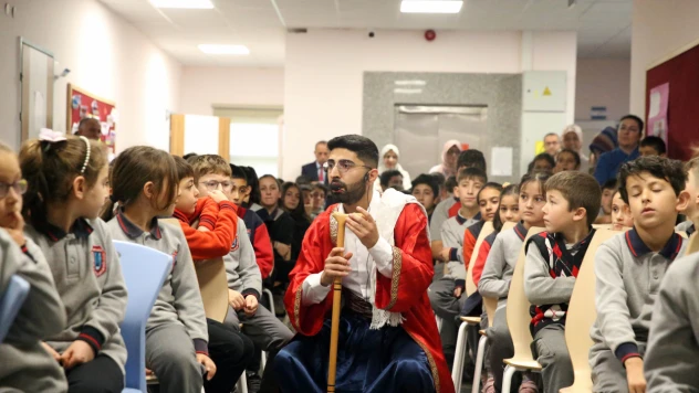 Meddah Köylerde Dinlediği Hikayeleri Derliyor