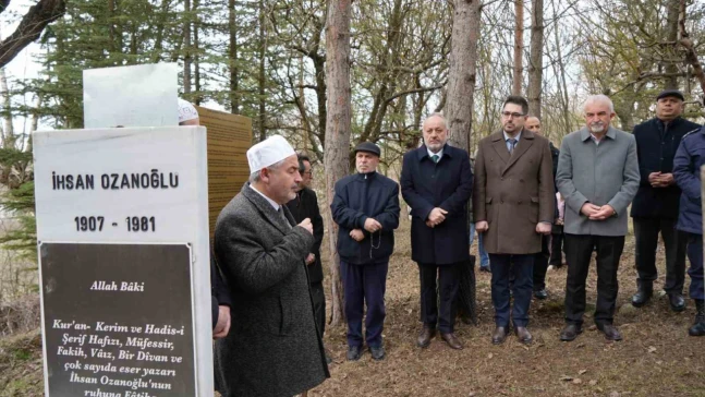 Halk Ozanı İhsan Ozanoğlu Dualarla Anıldı