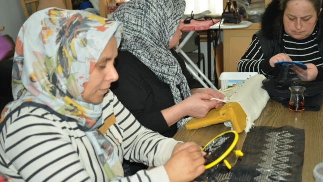 Kadınlar Bu Kurslarda Hem Sosyalleşiyor Hem Öğreniyor