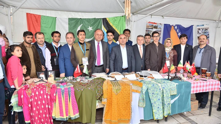 40 ülkeden bin 200 öğrenci kültürlerini tanıttı
