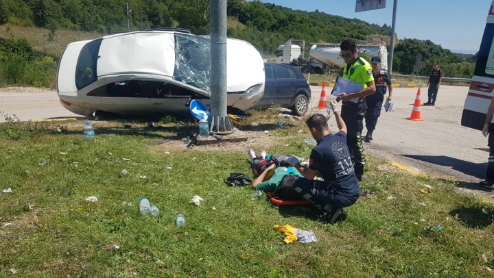2 otomobilin çarpıştığı kazada 3 yaşındaki çocuk yaşamını yitirdi