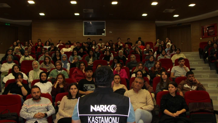 473 Genç Daha Bilinçlendirildi