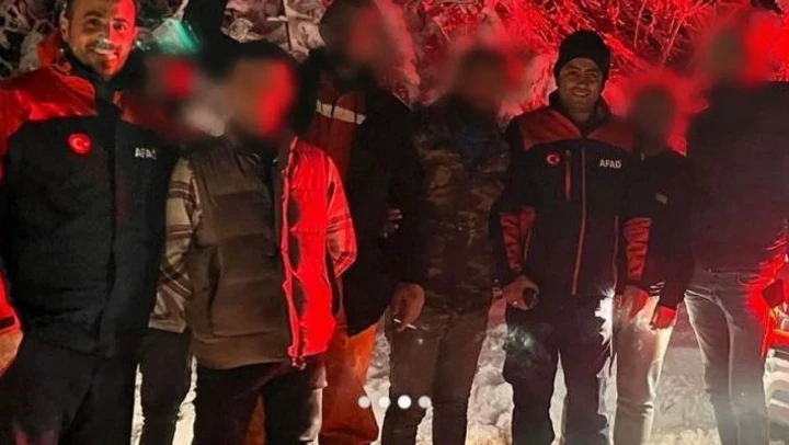 AFAD, Dağda Mahsur Kalan 4 Genci Kurtardı