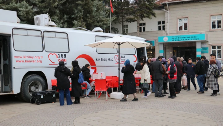 Afetzedelere kanlarıyla destek oldular