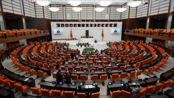 AK Parti, 10'uncu Yargı Paketi'ni TBMM'ye Sundu