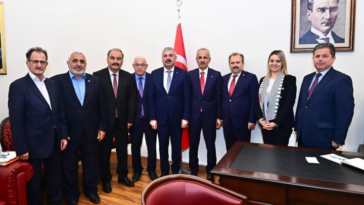 AK Parti'den, Bakan Uraloğlu'na ziyaret