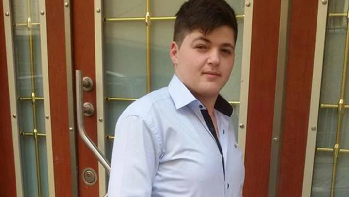Akıntıya kapılan genç, yaşam savaşı veriyor
