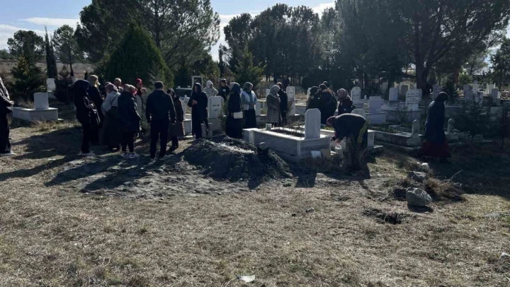 Altınları İçin Öldürülen Yaşlı Kadın, Toprağa Verildi