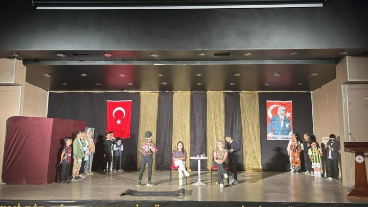 Araç'ta İngilizce Tiyatro Gösterisi Büyük Beğeni Topladı
