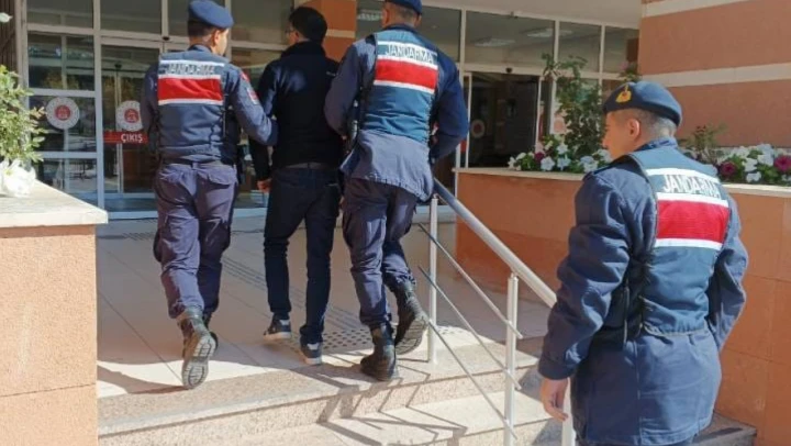 Aranması olan 5 kişi yakalandı