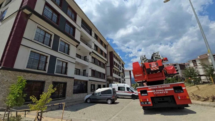 Karabük'te İntihar Girişimi: İtfaiye Merdiveniyle Eve Girildi