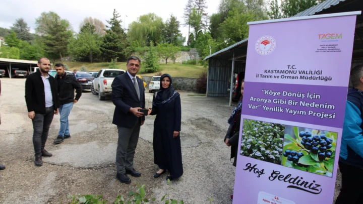 Aronya fidanları dağıtıldı