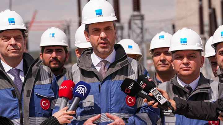 Bakan Bayraktar: 'Şebekemiz Güçlü Bir Şekilde Ayakta Duruyor'