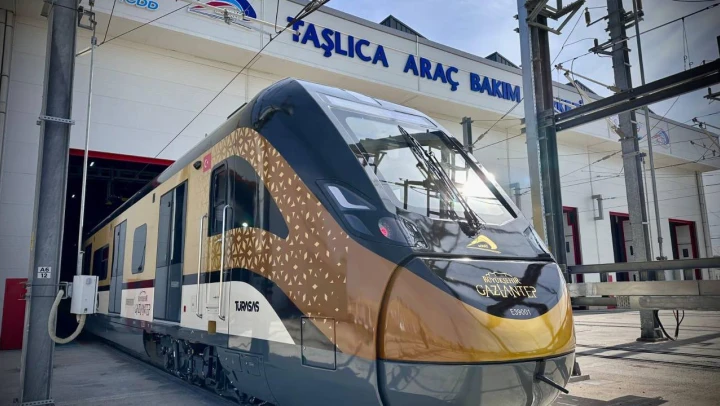 Bakan Kacır'dan İlk Milli Banliyö Setine İlişkin Paylaşım