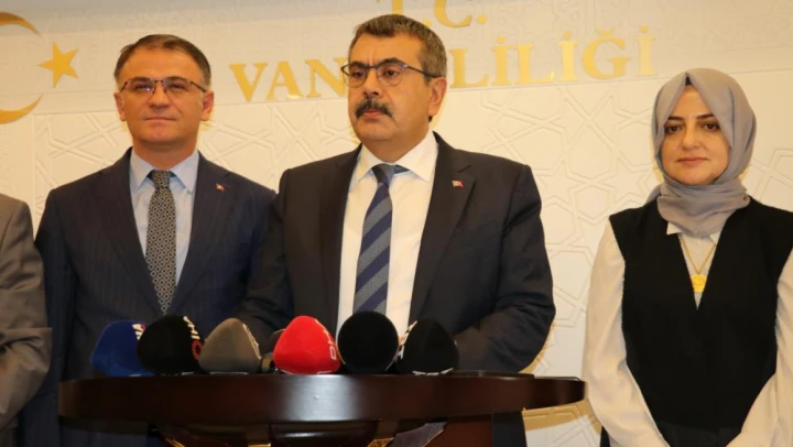 Bakan Tekin: 'Türkiye'de 20 milyon öğrenci ders başı yapacak'