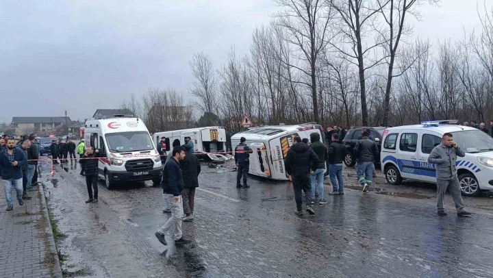 Komşuda Feci Kaza: 1 Ölü, 15 Yaralı