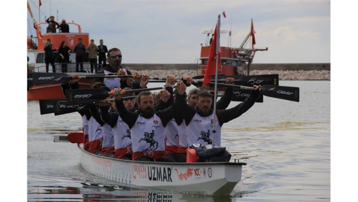 Bayraklar yenilendi