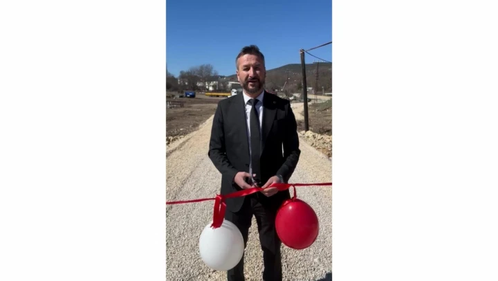 Belediye Başkanından Tek Kişilik Açılış