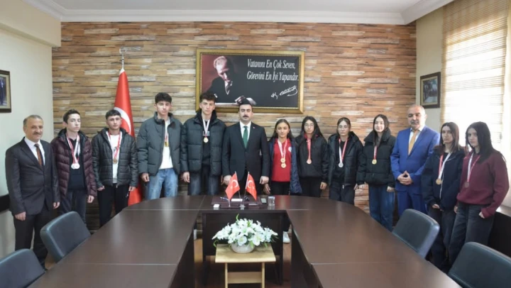 Bilekleri Bükülmedi