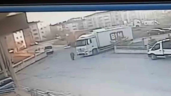Kamyonun Ezdiği Kadın Hayatını Kaybetti