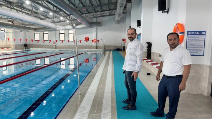 Bin çocuk yüzme eğitimi aldı