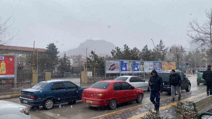 Çankırı'da Kar Yağışı Etkili Olmaya Başladı