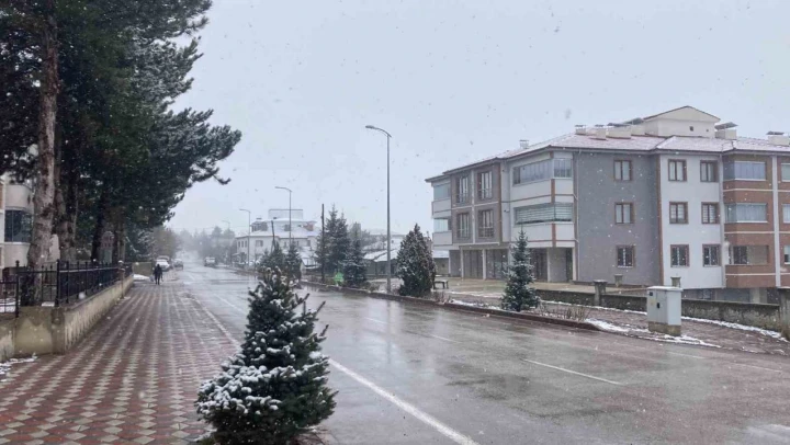 Çankırı'da Kar Yağışı Etkili Olmaya Başladı
