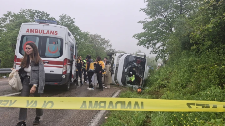Çarpıştılar: 18 Yaralı