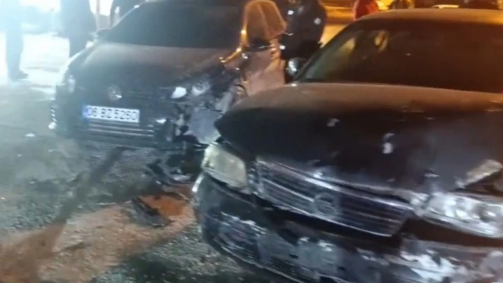Çevirmeden Kaçan Araç Kaza Yaptı