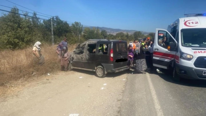 Cezaevi ziyaretine giderken kaza yaptılar, 5 kişi yaralandı