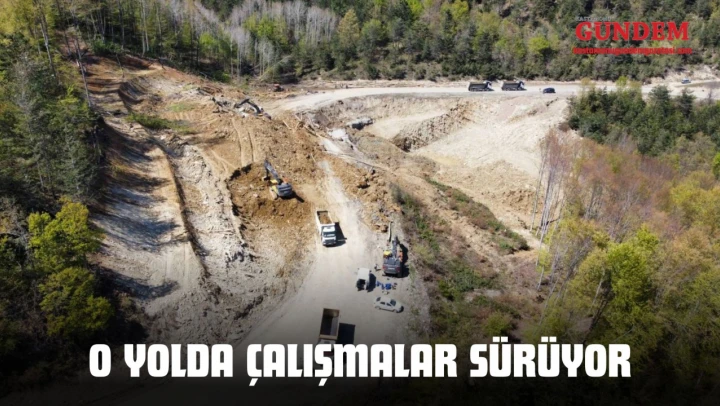 Çöken Yolda Çalışmalar Sürüyor