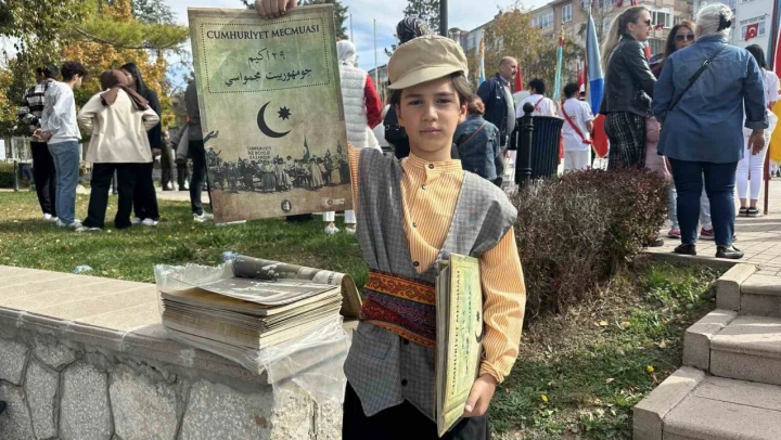 Çorum'da Cumhuriyet Mecmuası dağıtıldı