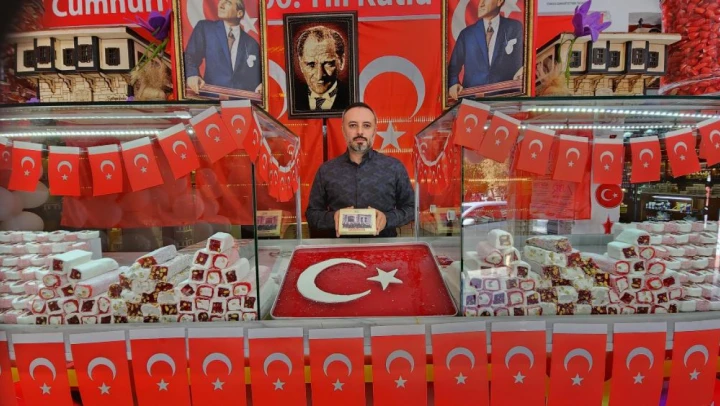 Cumhuriyete özel 1923 kilo özel lokum ürettiler