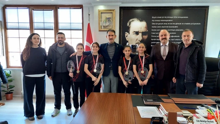 Derece Aldılar, Belediye Başkanını Ziyaret Ettiler