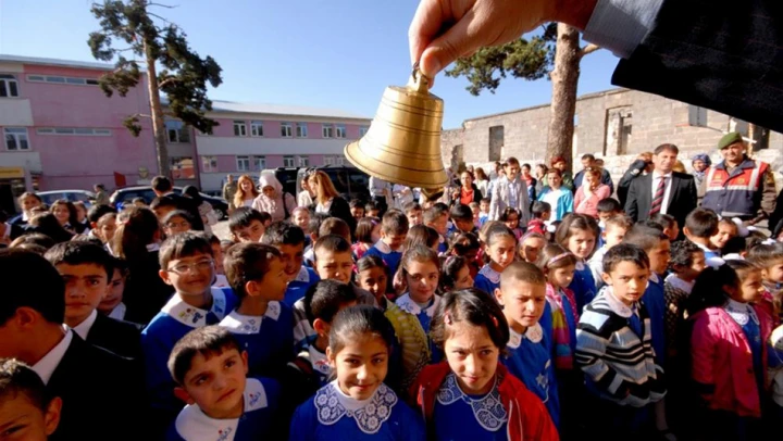 DERS ZİLİ ÇALDI