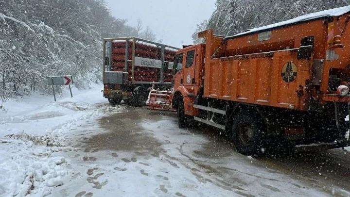 Tır Kaydı, Yol Ulaşıma Kapandı