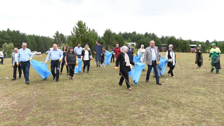 'Doğayı 30 ton çöpten arındırdık'