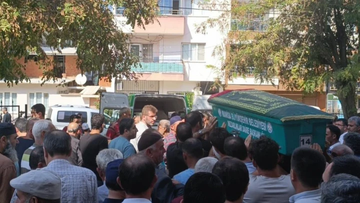 Elim kazada vefat eden genç kız toprağa verildi