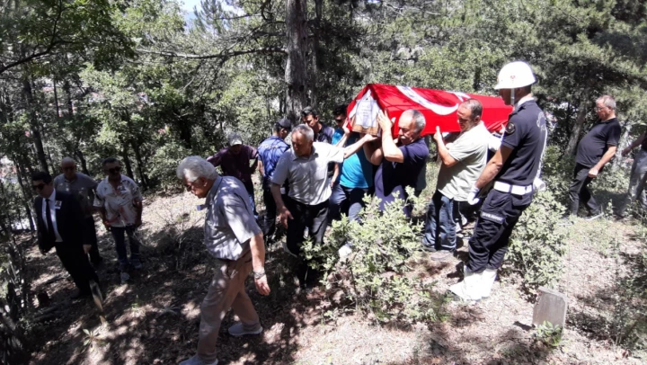 Emekli emniyet müdürü son yolculuğuna uğurlandı