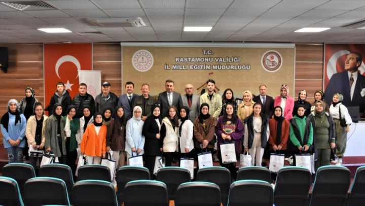 Erzincanlı öğrencilerden Milli Eğitim'e ziyaret