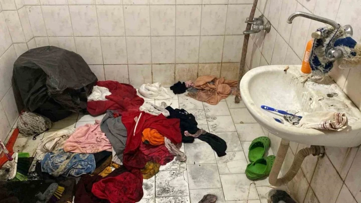 Evi Çöp Yığınına Çevirip Ortadan Kayboldu