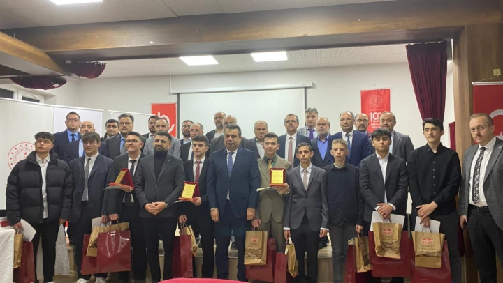 Genç Sadâlar Yarıştı