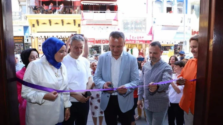 Geri dönüşüm ürünlerini sergiledi