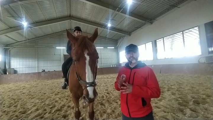 Görme engelli genç para at terbiyesi yarışları için gün sayıyor