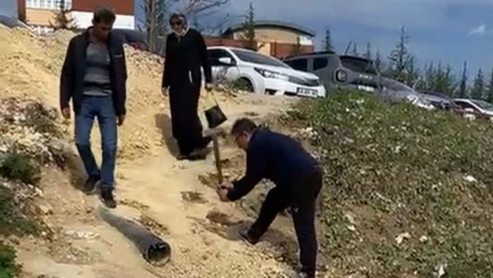 Tepki Videosu Çekti