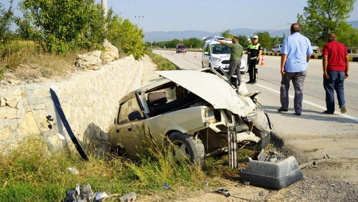 Hastaneye giderken kazada yaralandılar