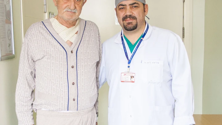 Hastasını felçten kurtardı