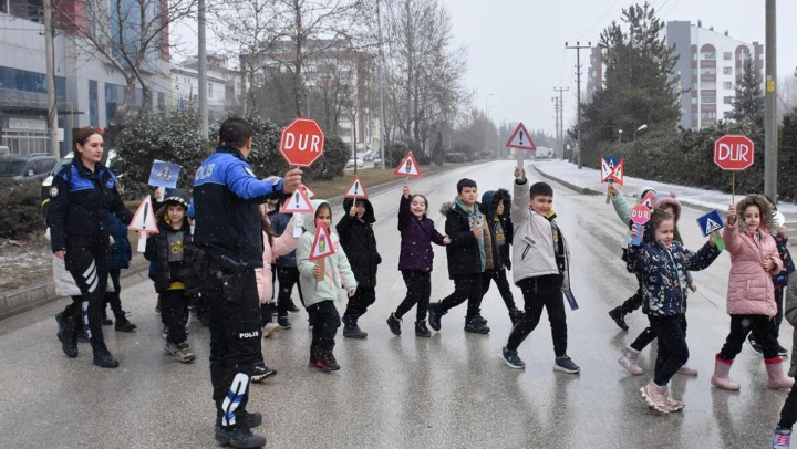 Hayata Renk Vermeye Devam Ediyorlar